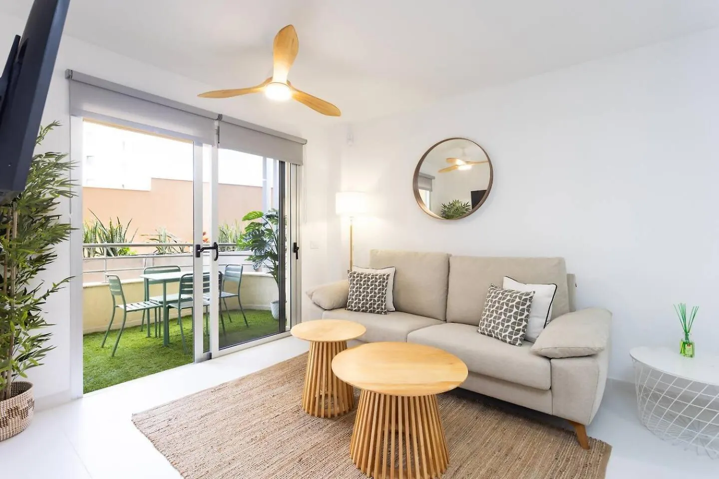 Sunnyland Sol Paraiso Apartment contacts